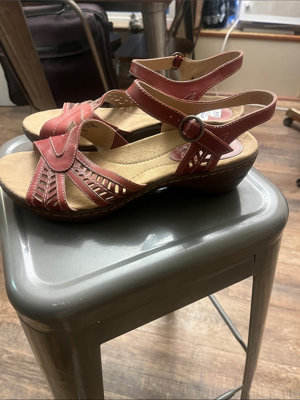 Earth Origins Strappy Wedge Sandals - Picture 4 of 5